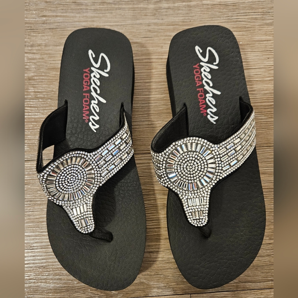 Skechers Vinyasa Black and Silver Platform Sandals Size 8